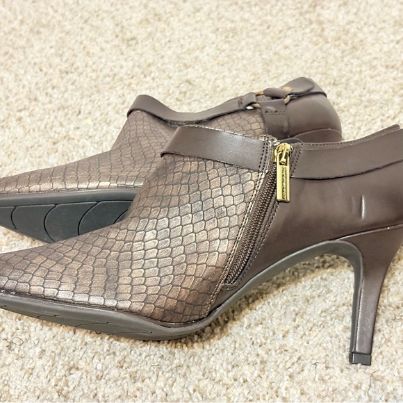 Bandolino Brown Ankle Boots with Quilted Texture and Pointed Toe - Picture 8 of 10
